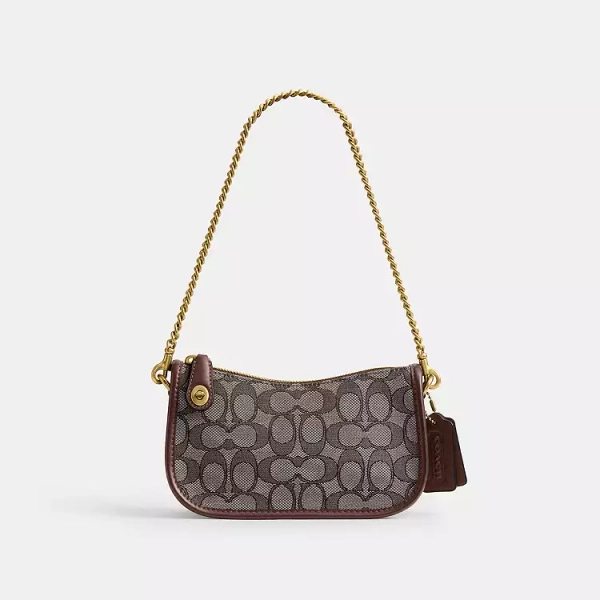 Brass/Oak Maple Swinger Bag 20 With Chain In Signature Jacquard