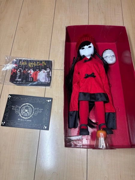Little Apple Dolls 人形 ドール 赤衣装 仮面付き 箱