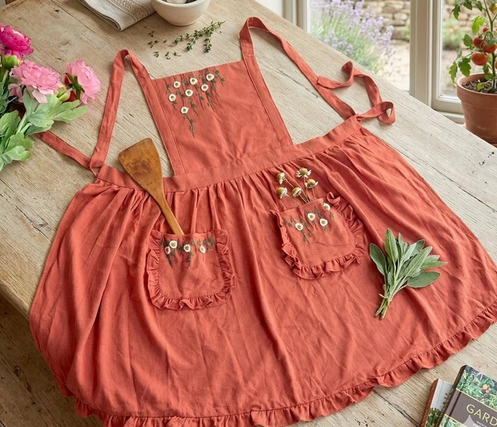 Rose Hand Embroidered Apron Women, Ruffled Apron, Personalized Apron, Roses Embroidered Apron, Linen Apron, Gardening Apron, Kitchen Apron