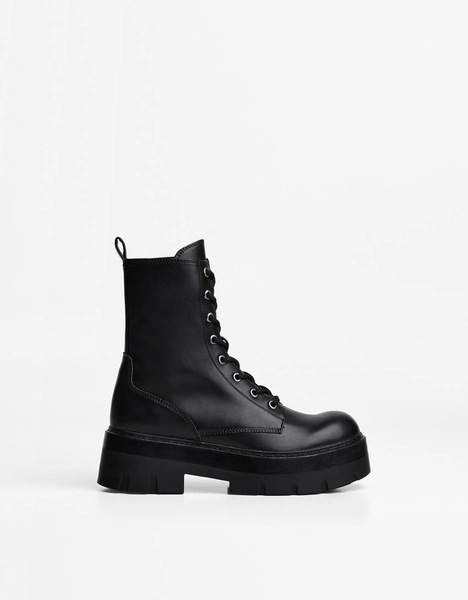 Schnürstiefelette