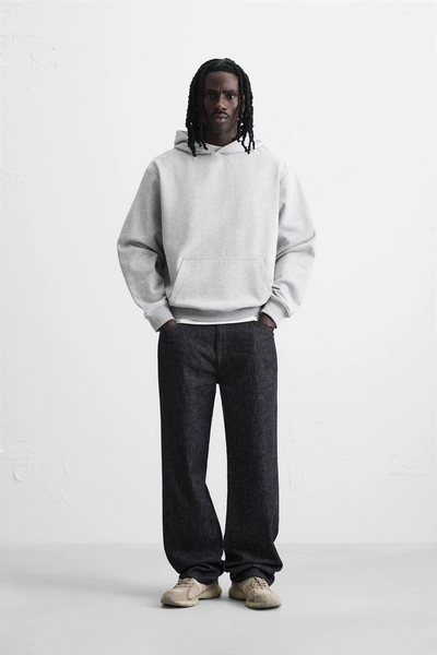 BASIC HOODIE SWEATSHIRT