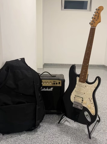 Reserviert • Gelöscht • 
        E-Gitarre von Marshall