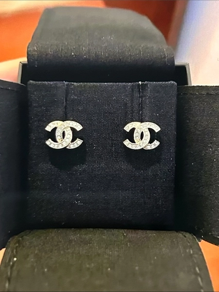 Chanel CC earrings