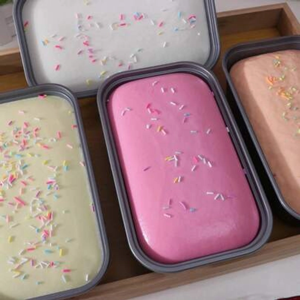 Squeezable Fake Cake Box Stress Relief Toy. Suitable For Daily Office, Study, Or As A Prank For Birthday, Halloween, Christmas, Holiday Parties. Also Can Be Used For Stress Relief And Entertainment In Office And School. It Is A Party Gift Suitable For All Age Groups.