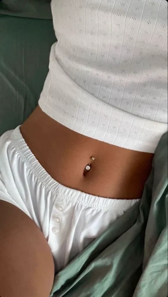belly piercing