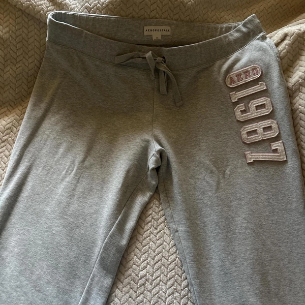 Aeropostale flared sweatpants  
#Aeropostale