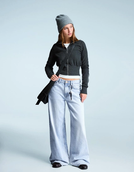 Mid-waist wide-leg jeans