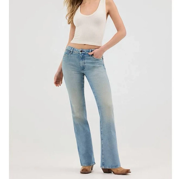 Wrangler Women's Golden Days Medium Wash Mid Rise Heritage Bootcut Str