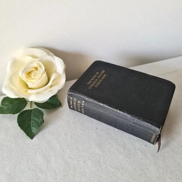 The Book of Common Prayer Hymns A&M, Pocket Book, Oxford University Press, Gilded pages, Printed in Great Britain