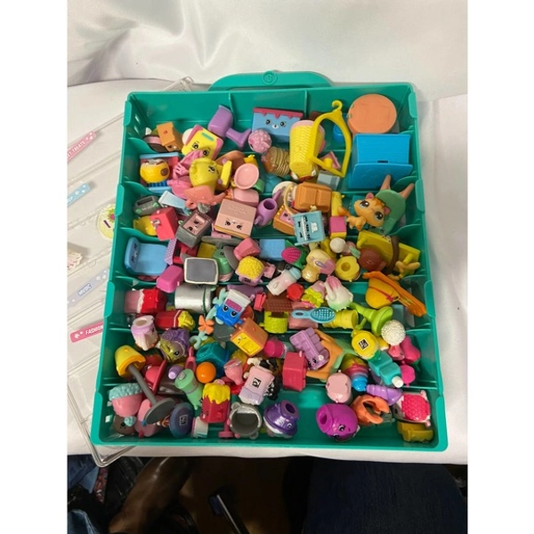 Shopkins Moose Cars, toys and carrying case