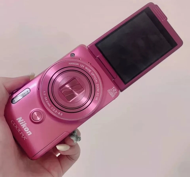 Nikon COOLPIX S6900 16.0MP 12x Optical Zoom Digital Camera Touch Screen English