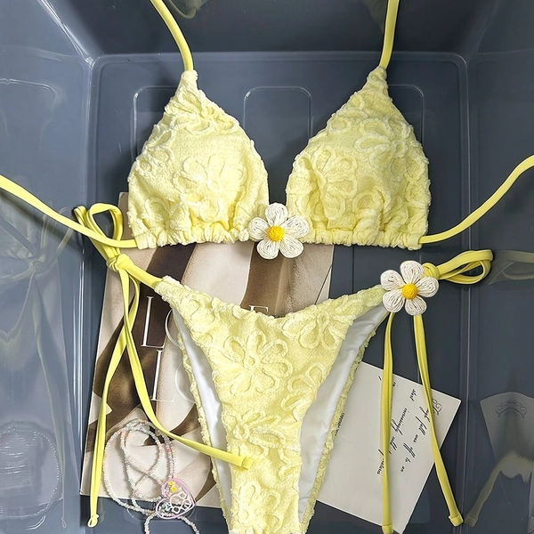 Women'S Light Yellow 3D Pattern Flower-decorated Tie Triangle Bikini Set | Fresh Sweet Design, Halter Neck, Sleeveless, Slight Stretch Fabric, Ideal for Beach Vacation and Seaside Leisure
