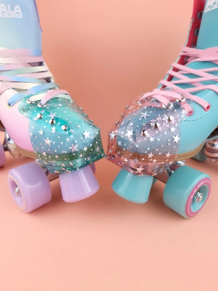 Holographic Stars Transparent Decorative Vegan Toe Guard Caps for Roller Skates - Heart Shaped