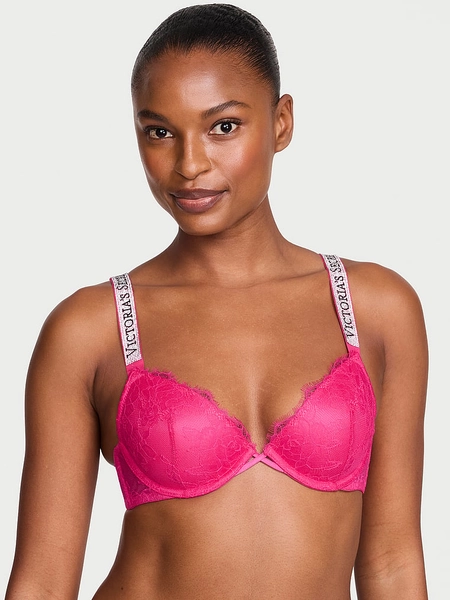 Soutien-gorge corbeille échancré légèrement doublé en dentelle rose et à bretelles scintillantes