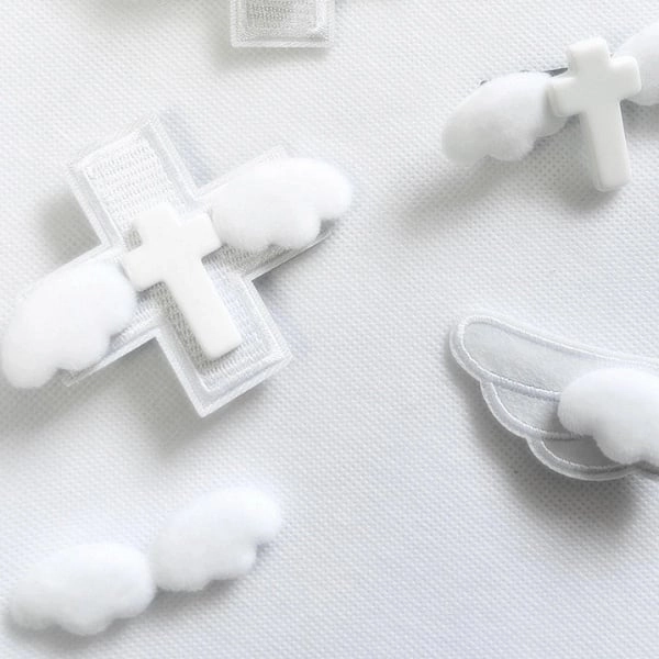 [£2.93]Yami Kawaii White Cross and Wing Hairclip