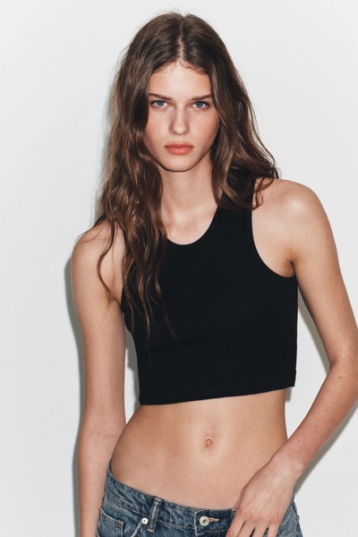 SLEEVELESS CROP TOP