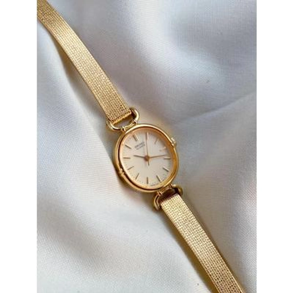 Vintage Seiko Women's Gold-Plated bracelet Watch -- Japanese Qaurtz watch