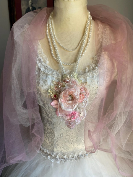 Fairy style Pearl & Lace Necklace: Handmade Textile Jewelry, pearls, shabby chic