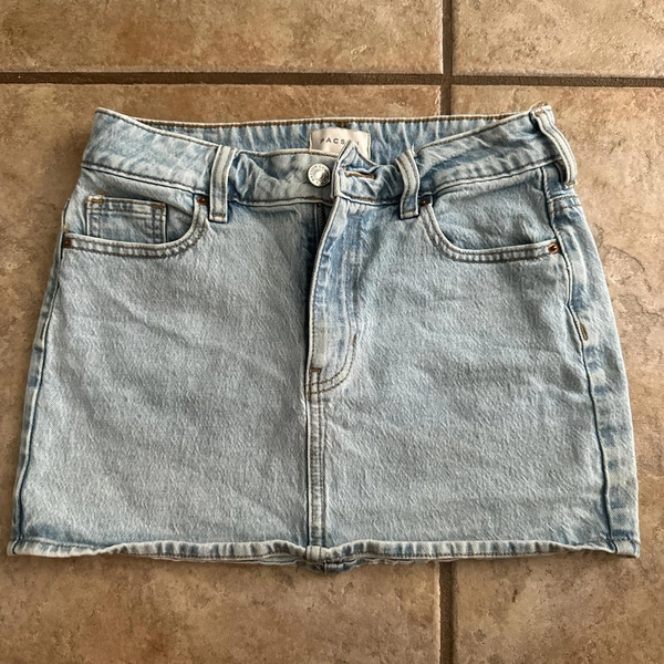 PacSun size 25 light wash mini skirt super cute...