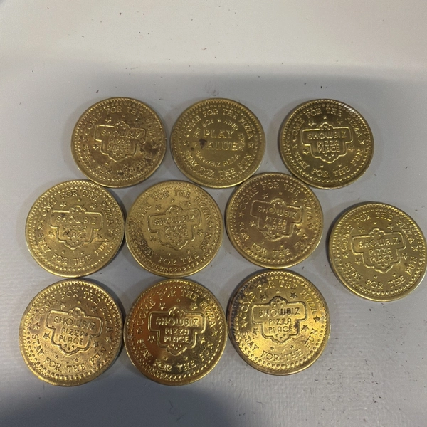5 Showbiz Pizza Place Brass Coin Play Token - 1980's Rare Vintage Collectible