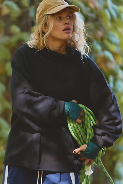 Cutback Mock Neck Pullover Black size M