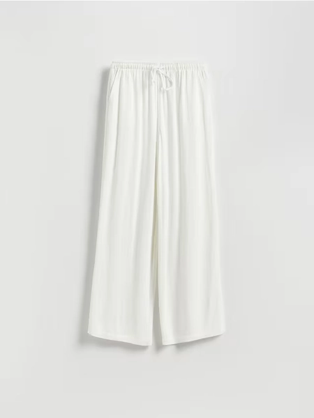 Loose trousers with linen blend