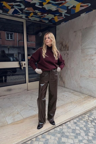 MAGLIONE IN MAGLIA MORBIDA CON COLLO ALTO