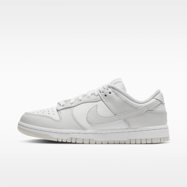 Nike Dunk Low Damenschuh - Weiß/Weiß/Photon Dust - Size 5