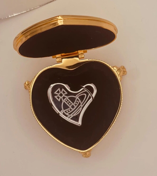 Anime Heart Lighter: Y2K Saturn Style - Refillable Steel