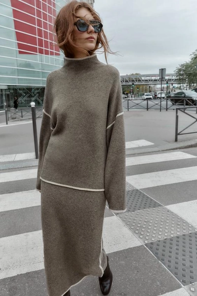 CONTRAST PIPING KNIT SWEATER