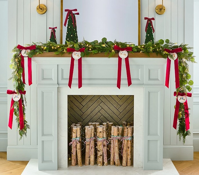 Riley Sheehey Light-Up Christmas Garland