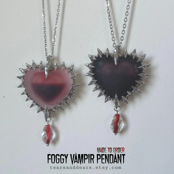 Foggy Vampir Pendant / Made to Order