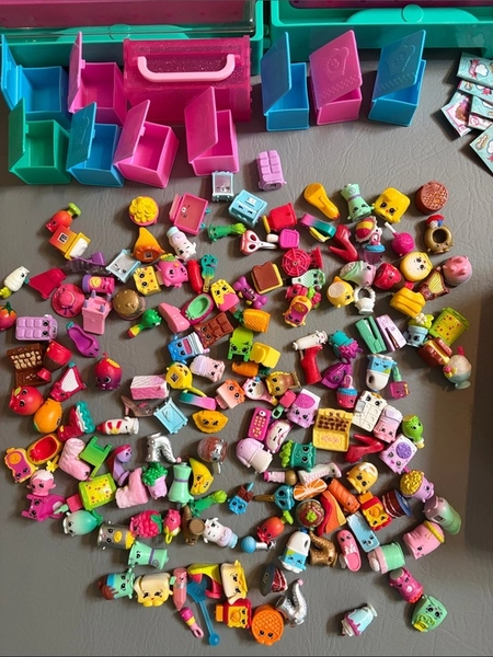 Shopkins Collectible Toy Figures Assorted Lot 214 total Tin Box/Accessories