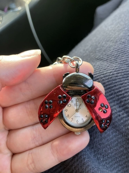 Épinglé par E d i t sur Random af en 2025 | Idées de bijoux, Bijoux bizarre, Beaux bijoux