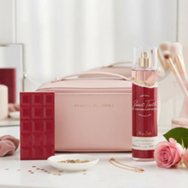 Sabrina Carpenter Cherry Baby Eau De Parfum 30ml & Body Mist Duo With FREE Vanity Bag - Pink