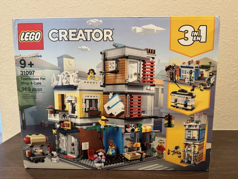 Lego Creator 31097 Townhouse Pet Shop &amp; Cafe - new/sealed - Retired- box damage