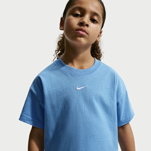 Nike Sportswear Essential Big Kids' (Girls') T-Shirt
