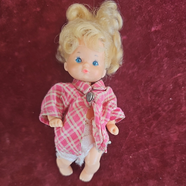 Vintage Mattel Baby Doll Taiwan 1976 Designer top Amanda of England