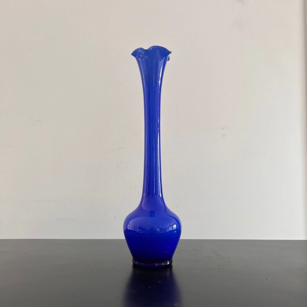Mid Century Blue Glass Vase: Retro Ruffle Top Decor