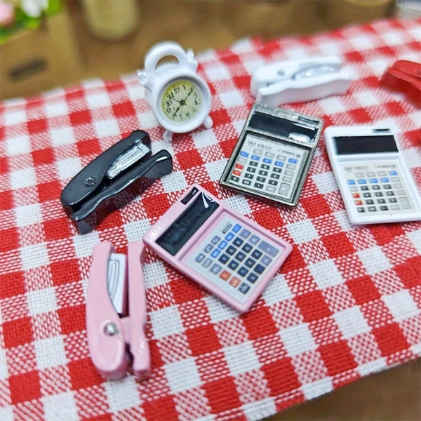 [Vintage Calculator & Stapler] Metal Dollhouse Miniature Calculator & Stapler Set | Mixed Colors, Ideal for DIY Miniature Scene, Perfect Gift for Hobbyists and Collectors, Vintage Style, Detailed Design, Dollhouse Accessories