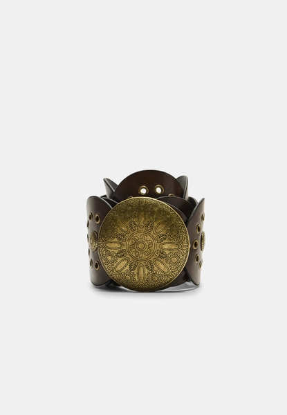 Studded belt with plate