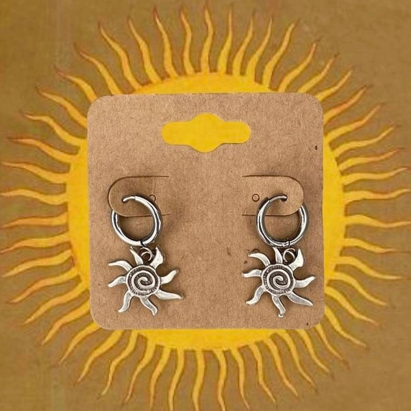 SOL earrings 🌞
Stainless steel hoop 
Vintage silver...