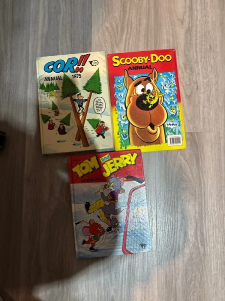 3x vintage classic  scoobydoo, Tom&Jerry Annuals