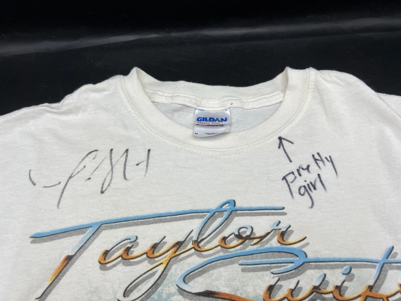 Taylor Swift Signed Autograph "Pretty Girl" Debut Vintage T-Shirt Rookie Auto