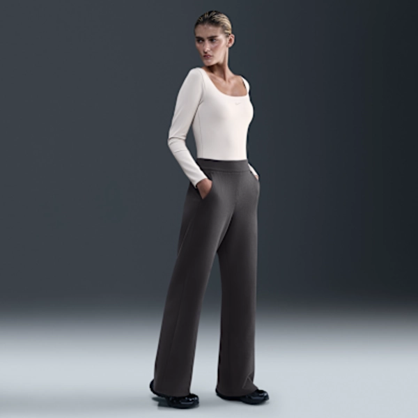 Nike 24.7 ImpossiblySoft Women's Dri-FIT High-Waisted Loose Flared Pants