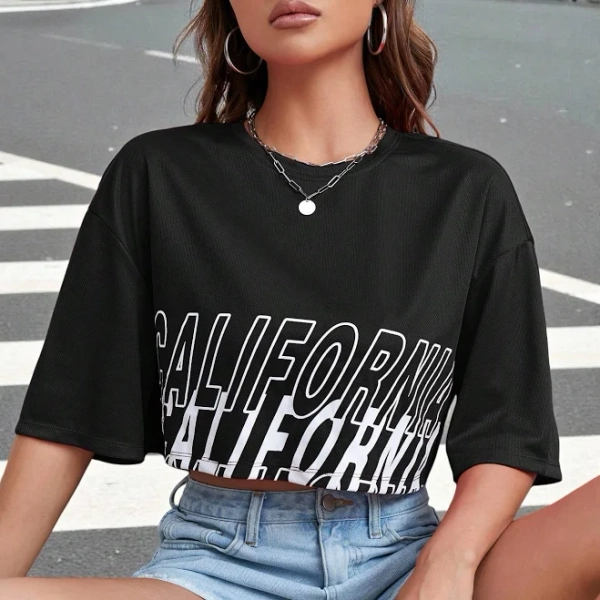 SHEIN Letter Graphic Drop Shoulder Crop Tee