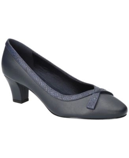 Women's Kata Round-Toe Slip-On Pumps
