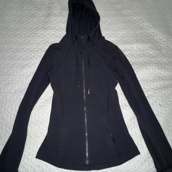 Black hooded Lululemon define jacket

Only worn a...