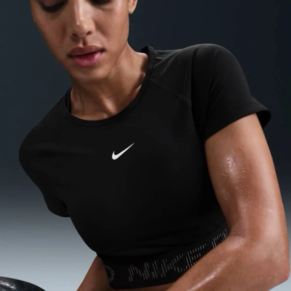 Nike Women's Pro Dri-FIT Short-Sleeve Cropped Graphic Top