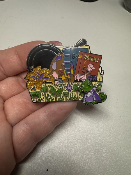 Disney Character Gift Boxes Series Tangled Rapunzel Pascal Pin 2022